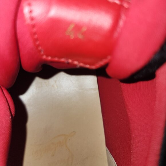 Louis Vuitton - Picture 6 of 7